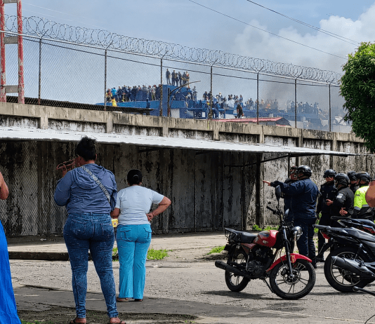 Defensoría del Pueblo despliega comisión en cárcel de Barinas tras protestas de reclusos