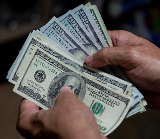 BCV limita compra de dólares en Venezuela: economistas alertan mayor presión sobre el mercado paralelo