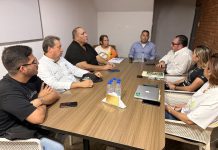 José Oliveira, presidente de PorTurismo, junto a Rashel Páez, Carlos Díaz, José Torres, Mikelina Petrizzo, Ken Espinoza y representantes del sector turístico durante la conformación de la Seccional Guanare.