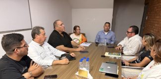 José Oliveira, presidente de PorTurismo, junto a Rashel Páez, Carlos Díaz, José Torres, Mikelina Petrizzo, Ken Espinoza y representantes del sector turístico durante la conformación de la Seccional Guanare.