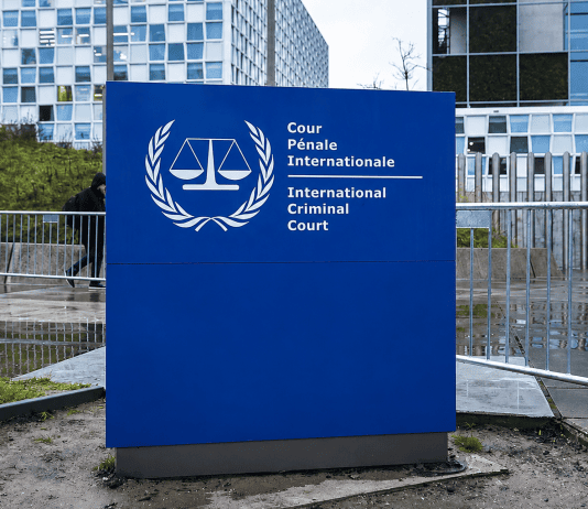 Estados Unidos inicia campaña diplomática para impulsar el retiro de países de la Corte Penal Internacional