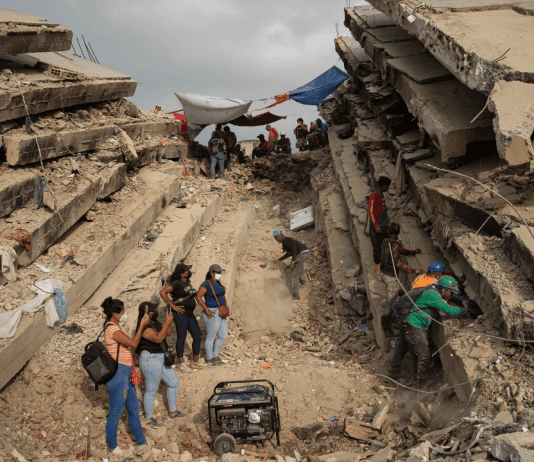 USGS corrige el epicentro del terremoto de magnitud 7.5 en Venezuela y lo ubica cerca de Catia La Mar Mapa del USGS con la ubicación corregida del epicentro del terremoto de magnitud 7.5 en Venezuela, cerca de Catia La Mar.