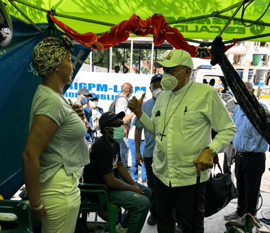 Cardenal Baltazar Porras visitó La Guaira a un mes de los terremotos que dejaron miles de muertos Cardenal Baltazar Porras durante su visita a La Guaira tras los terremotos