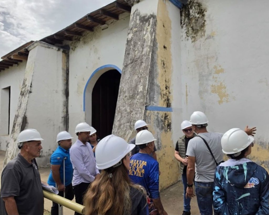 Iglesia San Fernando Rey de Ospino durante trabajos de rehabilitación tras afectaciones estructurales