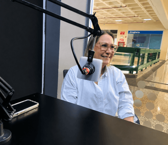 Andreina Ruiz proyecta su técnica de repostería desde Portuguesa tras dictar dos talleres en Madrid Andreina Ruiz, repostera venezolana, durante entrevista en Onda 90.3 FM