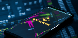 bStocks de Binance y acciones tokenizadas en un teléfono inteligente