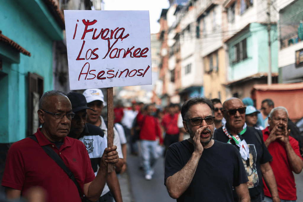 Manifestación de simpatizantes chavistas contra el diálogo entre el oficialismo y la oposición en Caracas.