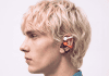 Auriculares CMF Clip Pro de Nothing con diseño open-ear tipo clip-on