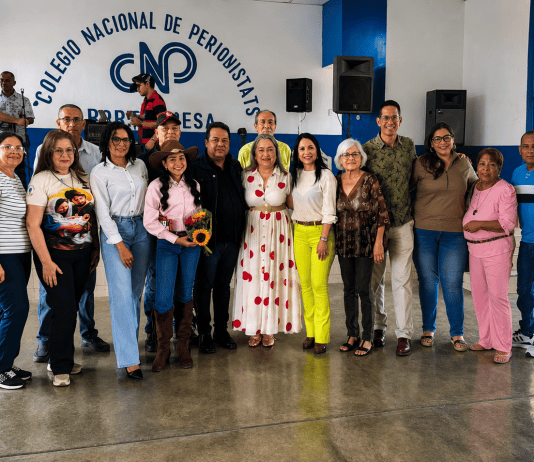 Periodistas homenajeados por el CNP Portuguesa durante acto de reconocimiento a su trayectoria profesional