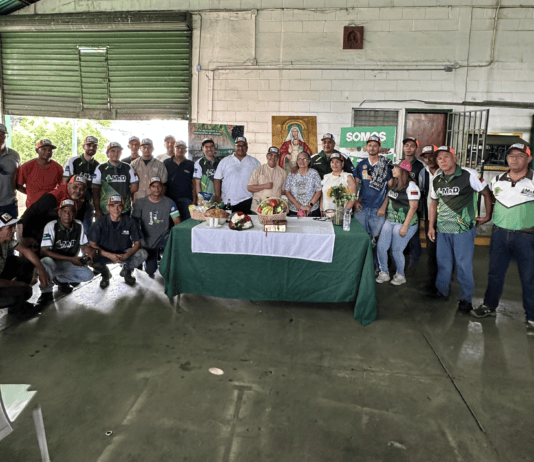 M&D Proyectos e Ingeniería cumple 16 años impulsando la innovación en líneas industriales Trabajadores de M&D Proyectos e Ingeniería durante la celebración de sus 16 años en Araure, Portuguesa
