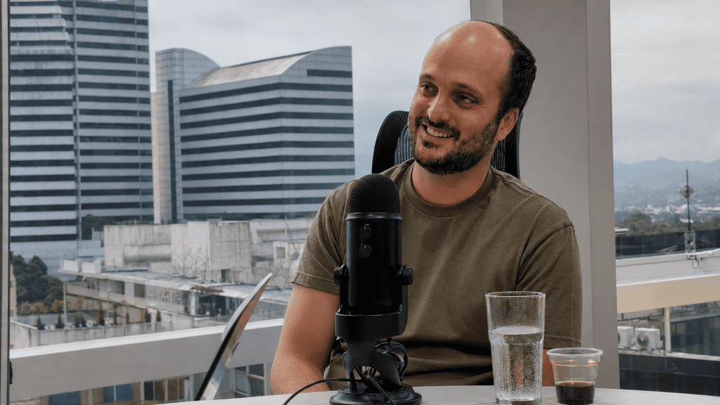 Pedro Vallenilla, fundador de Cashea, durante una entrevista de radio