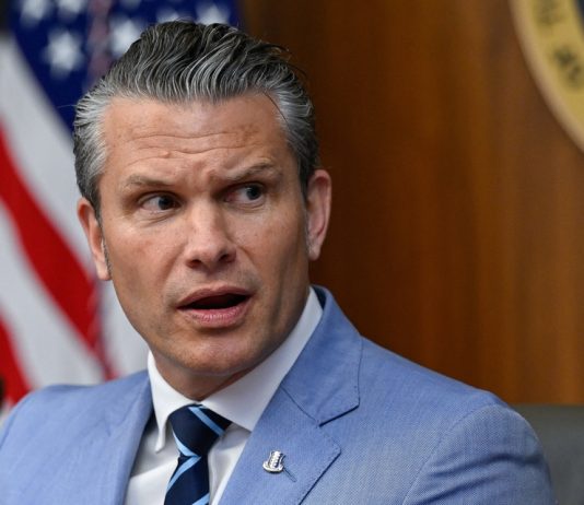 Secretario de Defensa de EE.UU. plantea ataques conjuntos con Colombia contra grupos armados Pete Hegseth, secretario de Defensa de Estados Unidos