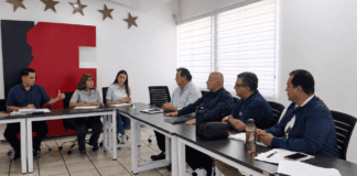 Directiva de la CCIAA y autoridades del municipio Páez, encabezadas por el alcalde José Ángel López, durante una reunión sobre acuerdos tributarios