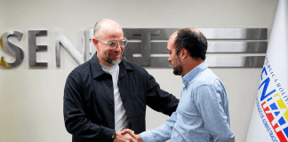 Román Maniglia y Pedro Vallenilla Sosa durante reunión entre el Seniat y Cashea