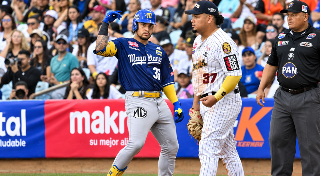 Jugadores de Leones del Caracas y Navegantes del Magallanes durante un juego de la LVBP