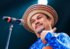 Benjamín Rausseo caracterizado como El Conde del Guácharo durante una presentación