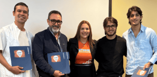 Representantes de Corpotur y la Cámara de Turismo de Portuguesa junto a los ponentes del taller sobre inteligencia artificial