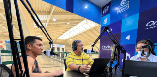 Darwin Blanco junto a Víctor Menoni y Nayarí González durante una entrevista en Onda 90.3 FM
