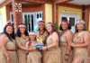 Delegación de Portuguesa posa con vestimenta tradicional durante los Juegos de Educadores Jubilados en Maracaibo
