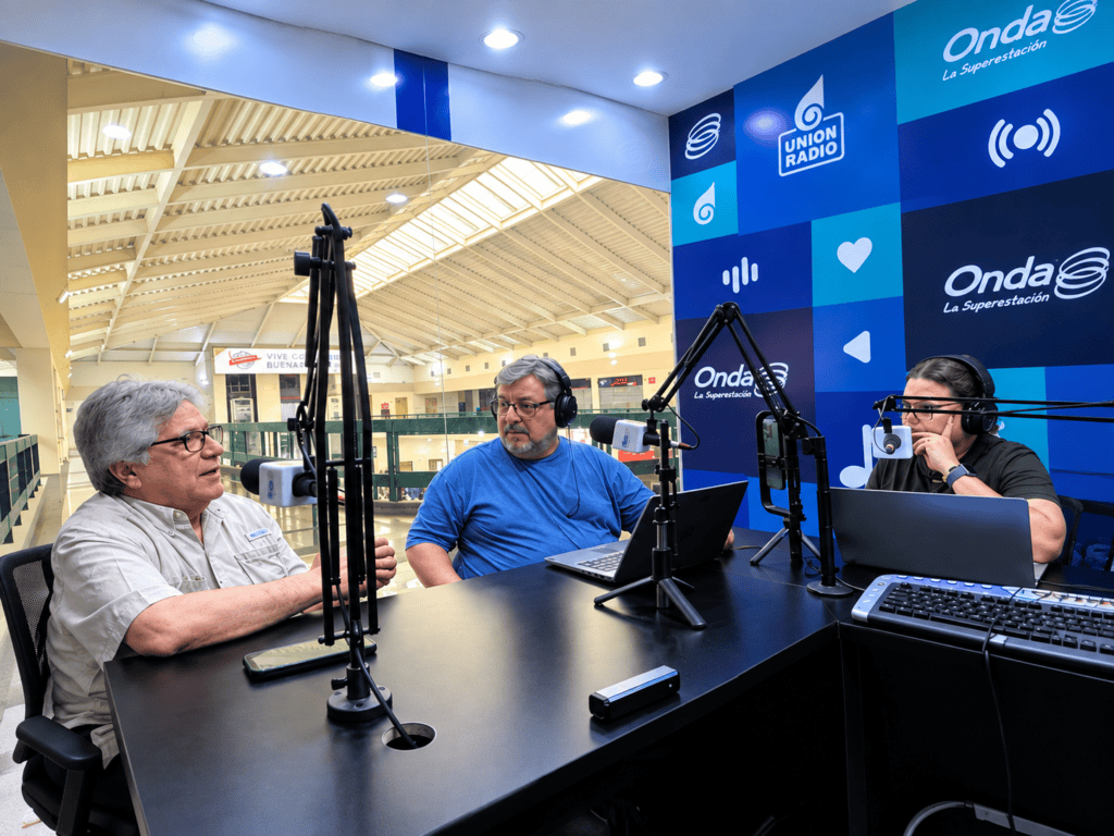 Pedro Luis Cordero durante el programa Gente que Suma en Onda 90.3 FM