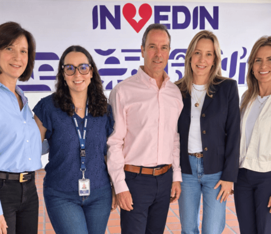 Más allá de la mesa: Industrias Iberia impulsa iniciativas sociales que transforman vidas Representantes de INVEDIN e Industrias Iberia durante encuentro de responsabilidad social