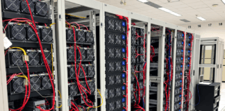 Equipos ASIC utilizados en una instalación de minería de Bitcoin. Imagen referencial.