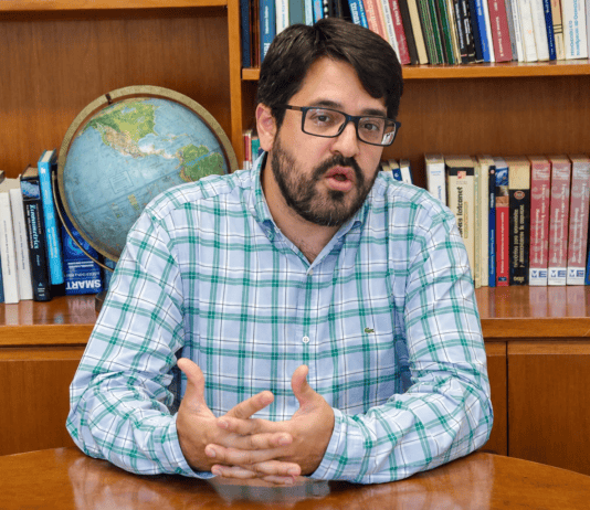 Asdrúbal Oliveros, economista venezolano.