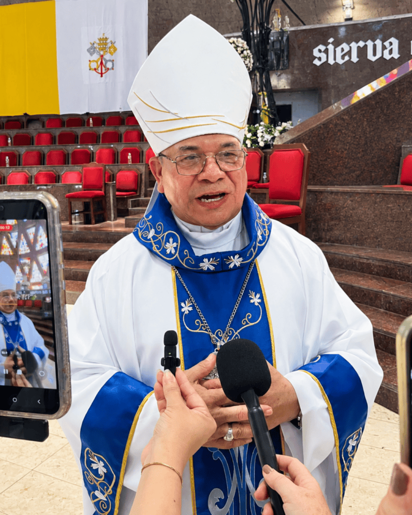 Monseñor Owaldo Enrique Araque ofrece declaraciones a la prensa en el Santuario Nacional de la Virgen de Coromoto.