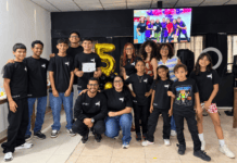 Alumnos, instructores y directiva del Centro Artístico Bohemia durante su quinto aniversario