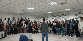 Cantores y docentes participan en taller de expresión corporal de Cantemos con la Schola en Portuguesa
