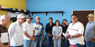 Directivos y miembros de las comisiones técnicas del CEINPORT durante una reunión sobre el informe del puente colapsado de Ospino.