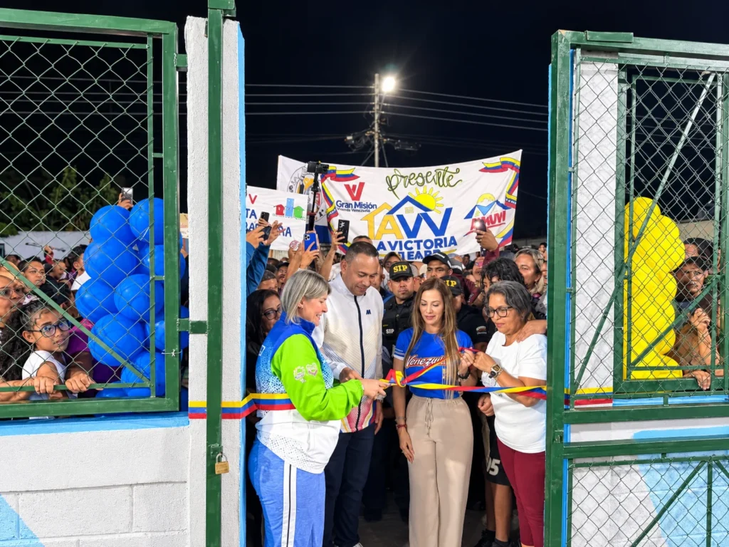 Autoridades regionales y locales inauguran la cancha El Esfuerzo en los Villa Araure, municipio Araure.