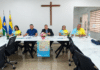 Monseñor Gerardo Salas ofrece una rueda de prensa junto a integrantes de la Pastoral Familiar para presentar la Campaña Abrazo en Familia 2026 en la diócesis de Acarigua-Araure.
