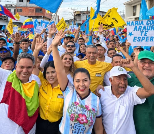 Ciudadanos participan en una movilización en Guanare, Portuguesa.